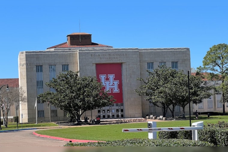 UH Students Clash With Administrators Over Fee Allocation to Athletics Versus Support Services