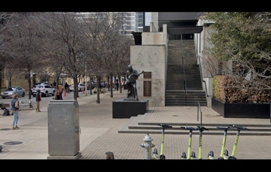 Willie Nelson Statue in Downtown Austin Defaced with Graffiti, Promptly Cleaned by Local Crews
