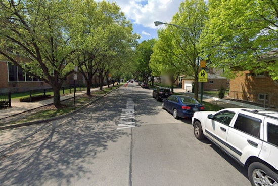 Woman Carjacked by Armed Quartet on Chicago's Northwest Side, Suspects at Large