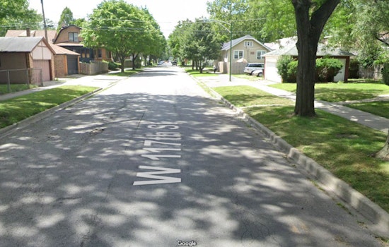 25-Year-Old Man Fatally Shot on Chicago's Far South Side, Suspect at Large