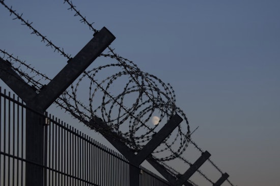 5th Circuit Halts Texas' Controversial Migrant Arrest Law as Supreme Court Hearings Spark First Amendment Debate in San Antonio