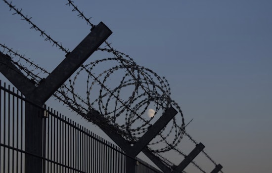 5th Circuit Halts Texas' Controversial Migrant Arrest Law as Supreme Court Hearings Spark First Amendment Debate in San Antonio