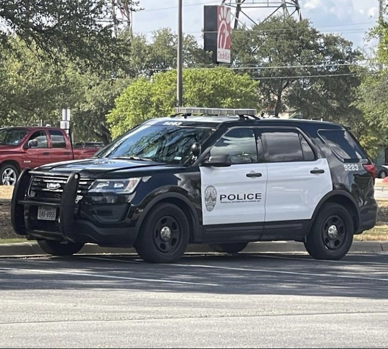 Austin Officers Hailed as Heroes for Saving Choking Child at East Austin Apartment