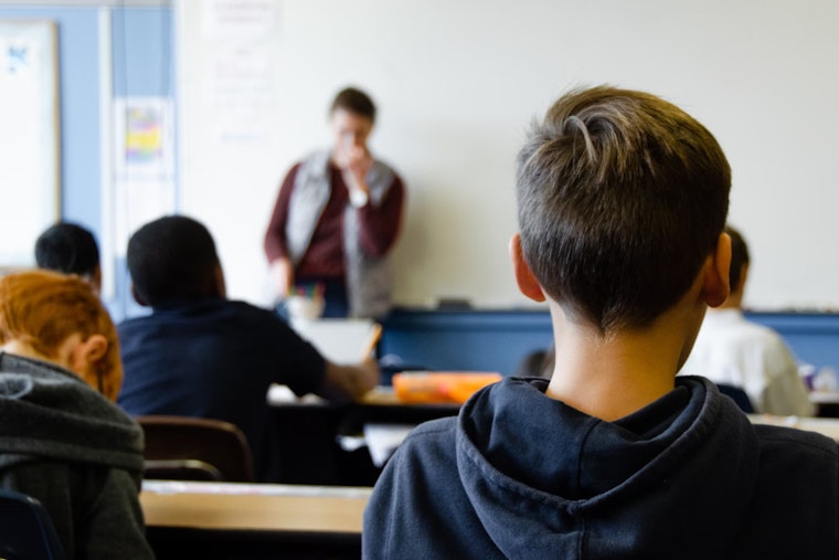 Arizona Judge Dismisses Lawsuit Challenging Bilingual Education Programs in School Districts
