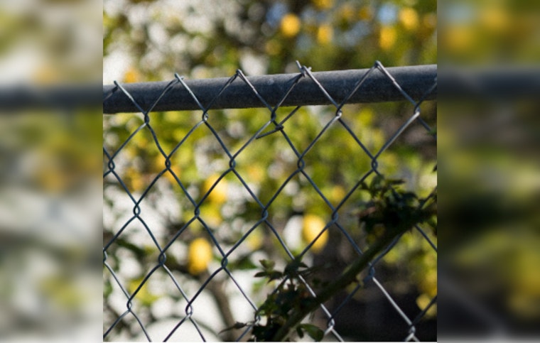 Austin Enhances Public Safety with Fencing Amendments Amid Aesthetic and Practicality Debates