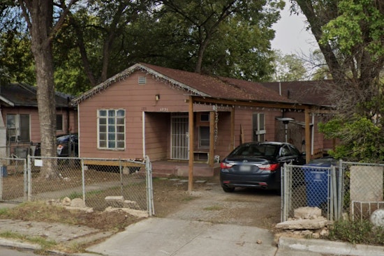 Backyard Trash Blaze Engulfs San Antonio Home and Nearby Apartment, No Arrests Made