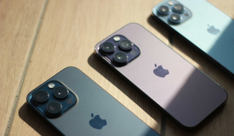 Big Apple in a Jam: U.S. and 16 States Bite Back with Antitrust Suit Against Cupertino Giant