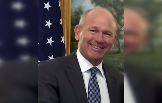 Boeing CEO David Calhoun to Depart Amid Executive Shakeup, Stock Rises as New Leadership Takes the Helm