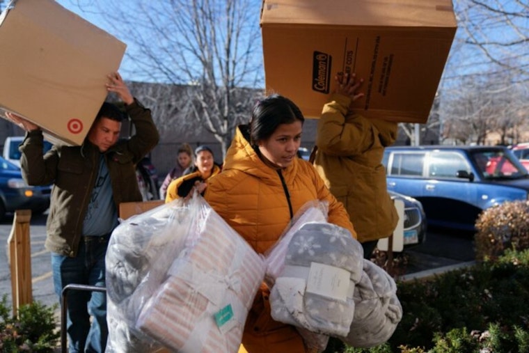 Chicago Begins Evicting Migrants from Shelters Under New 60-Day Stay Limit Policy