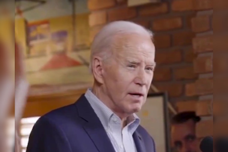Chicago Immigration Activists Urge Biden to Expand Work Permits Beyond Venezuelan Migrants