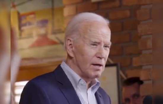 Chicago Immigration Activists Urge Biden to Expand Work Permits Beyond Venezuelan Migrants