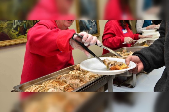 Chicago Migrants Criticize Shelter Food Quality Despite City's Multi-Million Catering Efforts