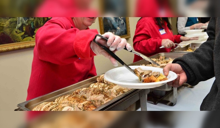 Chicago Migrants Criticize Shelter Food Quality Despite City's Multi-Million Catering Efforts