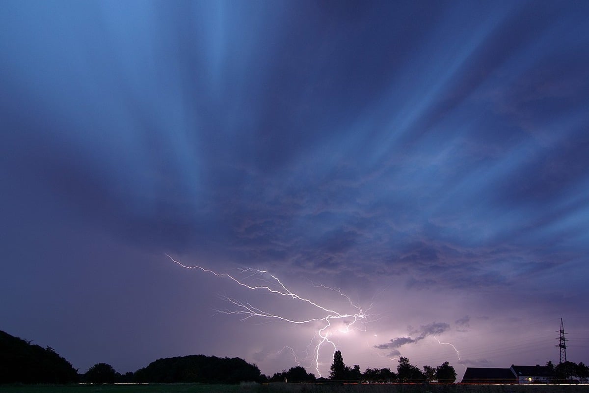 Chicago on Alert for Severe Weather with Thunderstorms and Hail