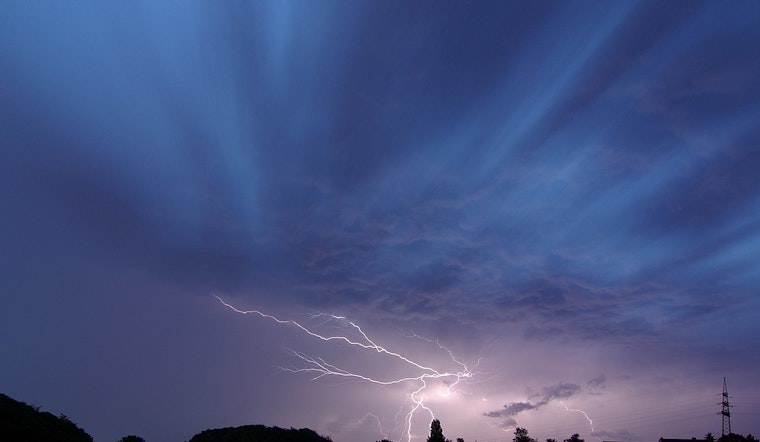 Chicago on Alert for Severe Weather with Thunderstorms and Hail Threats Forecasted
