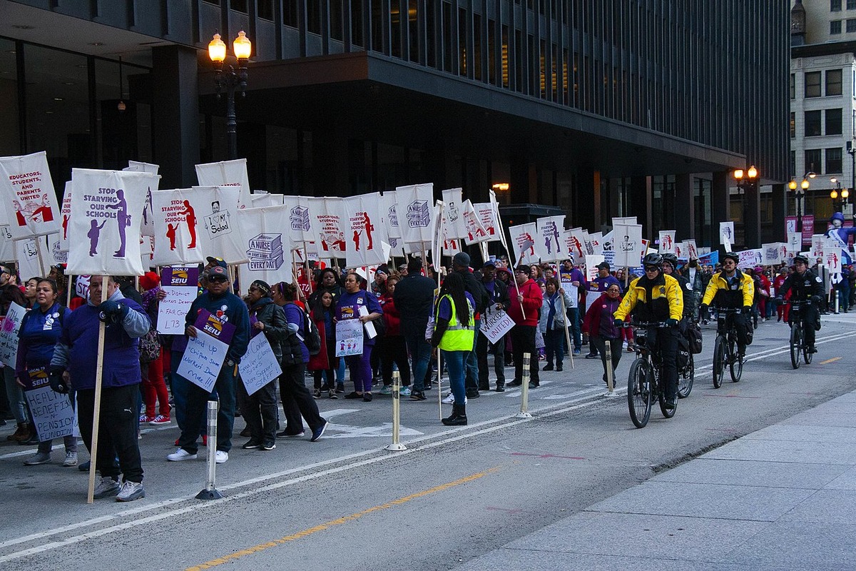 Chicago Teachers Union Braces for Tough Contract Talks, Broadens Focus