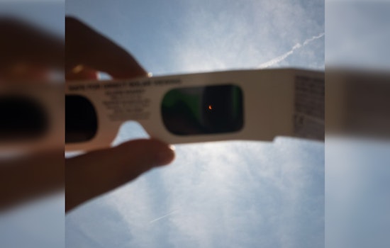 Daytime Dazzle to Dollop Dollars: Texas Eyes $1.4B Boon as Eclipse Chasers Swarm Lone Star Cities