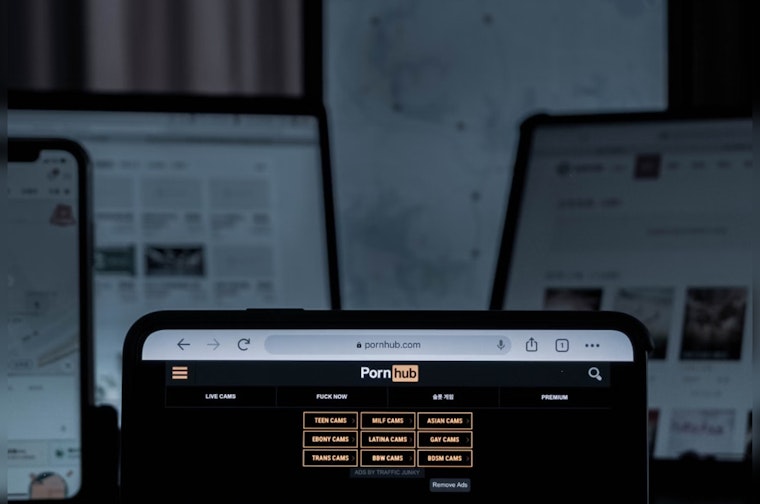 Deep in the Heart of No-Porn, Pornhub Shutters in Texas Amid Age Law Showdown