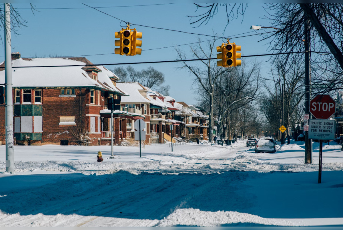 Detroit Braces for Snow with Chilly Winds, Warmer Days Forecast Ahead