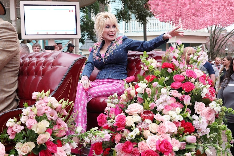 Dollywood's Parade Blooms Find New Purpose as 'Healing Bouquets' for Hospitalized Individuals