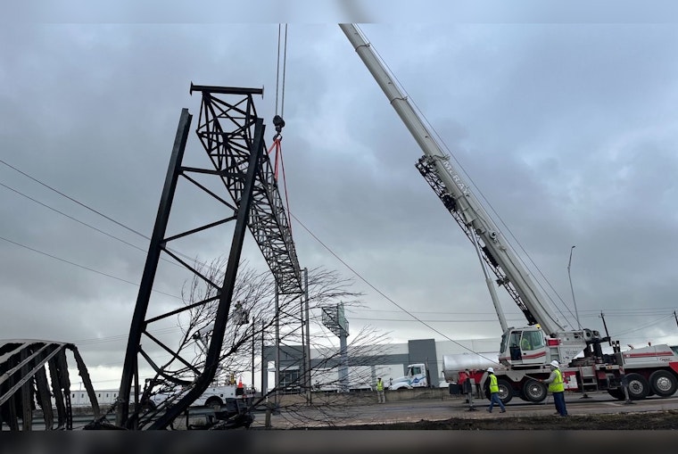 Fatal Tractor-Trailer Blaze on I-10 in Baytown, Texas Prompts Extended Road Closure