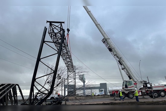 Fatal Tractor-Trailer Blaze on I-10 in Baytown, Texas Prompts Extended Road Closure