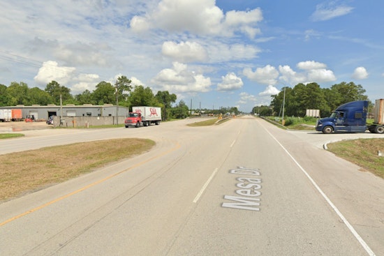 Fatal Traffic Accident in Northeast Houston Prompts Police Investigation and Traffic Delays