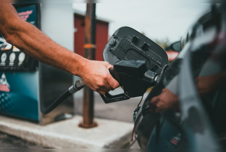 Gas Prices on the Rise in Tennessee, Clarksville Drivers Feel the Squeeze as National Averages Climb