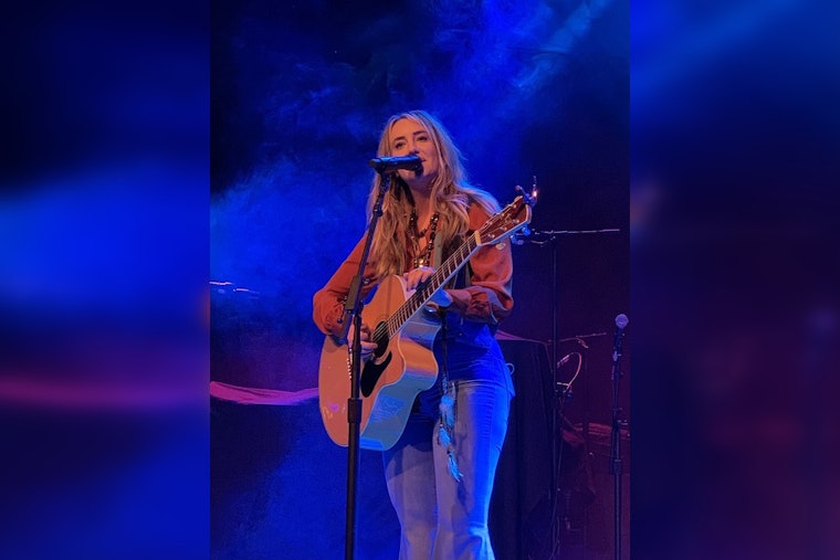 Grammy Winner Lainey Wilson Hosts "Hold My Bourbon" Pop-Up Bar in Nashville for Charity