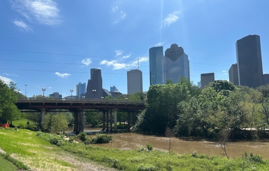 Houston Braces for Clear Skies and Mild Temperatures, Eyes Potential Mid-Week Showers
