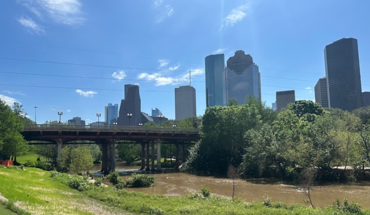 Houston Braces for Clear Skies and Mild Temperatures, Eyes Potential Mid-Week Showers