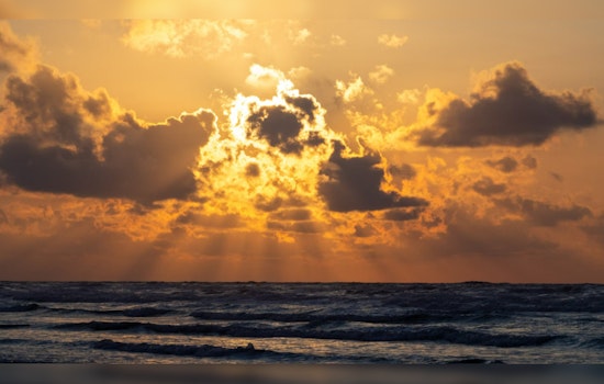 Houston Braces for Mixed Weather: Storms to Sunshine, High Winds at Sea Warned