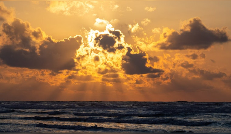 Houston Braces for Mixed Weather: Storms to Sunshine, High Winds at Sea Warned
