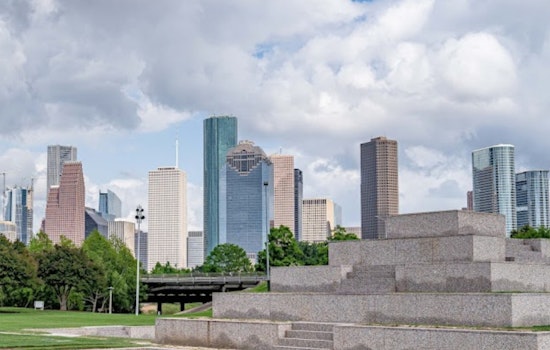 Houston Braces for Windy Weekend and Thunderstorms, with Rip Current Risks Along Beaches