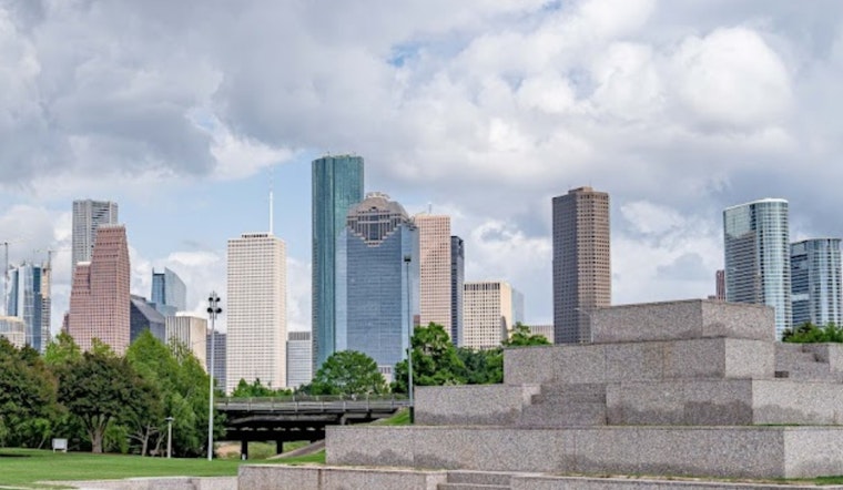 Houston Braces for Windy Weekend and Thunderstorms, with Rip Current Risks Along Beaches