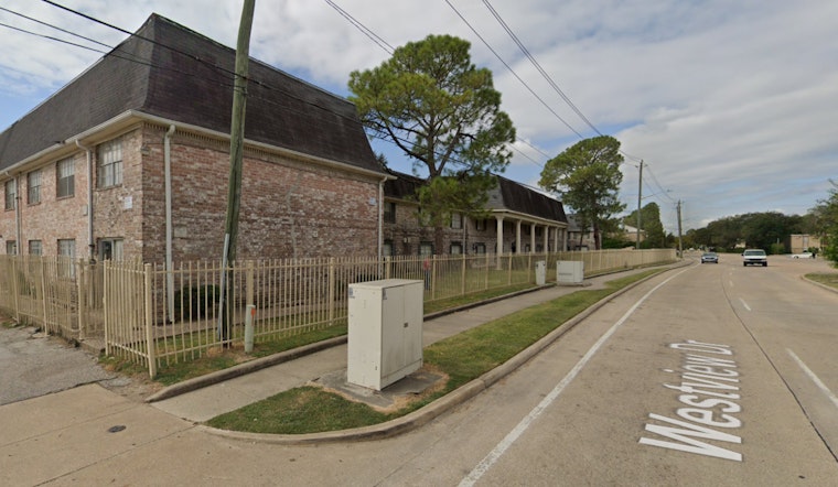 Houston Fire Department Battles Blaze at Abandoned Spring Branch West Apartment Building