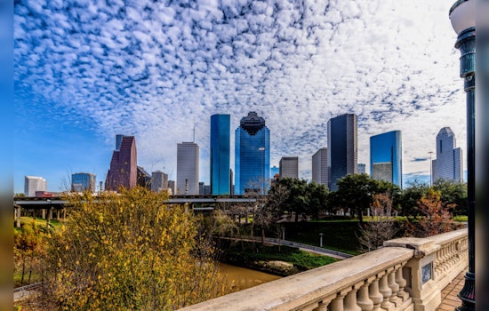 Houston Forecast, Foggy Mornings and Warm Days Ahead, with Rainy Start to the Workweek