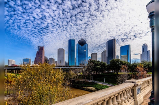 Houston Forecast, Foggy Mornings and Warm Days Ahead, with Rainy Start to the Workweek