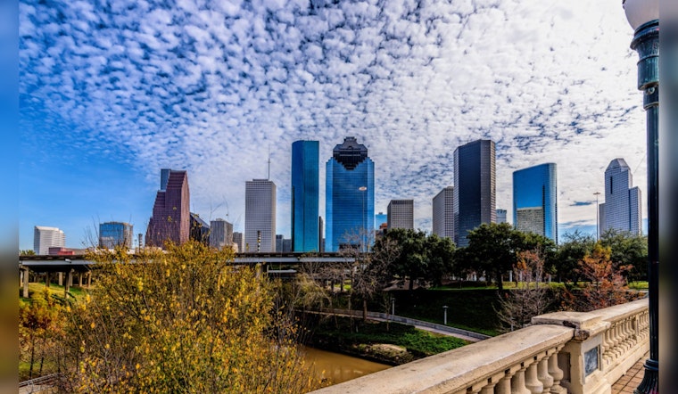 Houston Forecast, Foggy Mornings and Warm Days Ahead, with Rainy Start to the Workweek