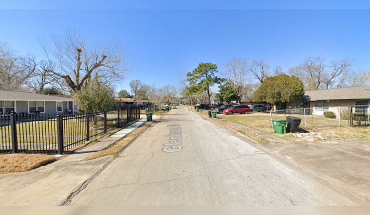 Houston Police Investigate Fatal Shooting of Unidentified Man on Glenhurst Drive