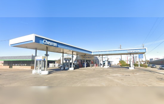 Houston Police Launch Manhunt for Trio in Fatal Shooting of Gas Station Clerk on Gulf Freeway