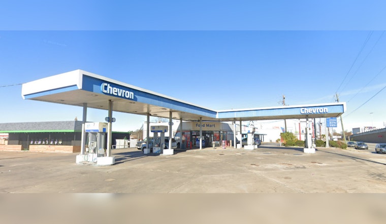 Houston Police Launch Manhunt for Trio in Fatal Shooting of Gas Station Clerk on Gulf Freeway