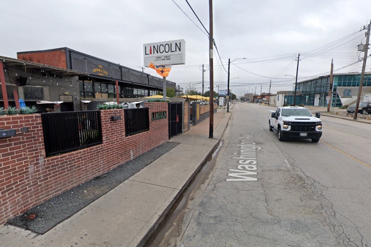 Houston Police Search for Two Suspects After Quadruple Shooting at West Houston Club