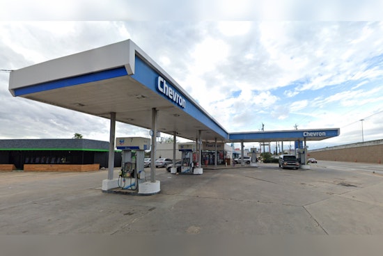Houston Police Seek Leads After Clerk Fatally Shot During Robbery on Gulf Freeway