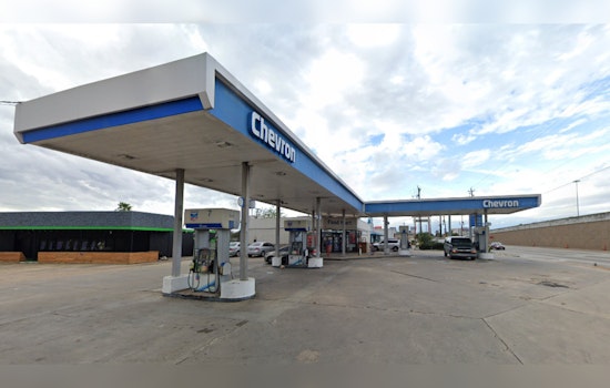 Houston Police Seek Leads After Clerk Fatally Shot During Robbery on Gulf Freeway