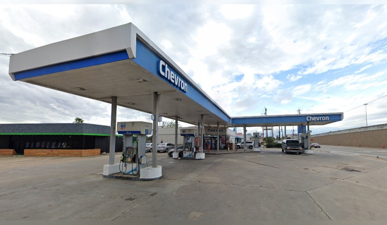 Houston Police Seek Leads After Clerk Fatally Shot During Robbery on Gulf Freeway
