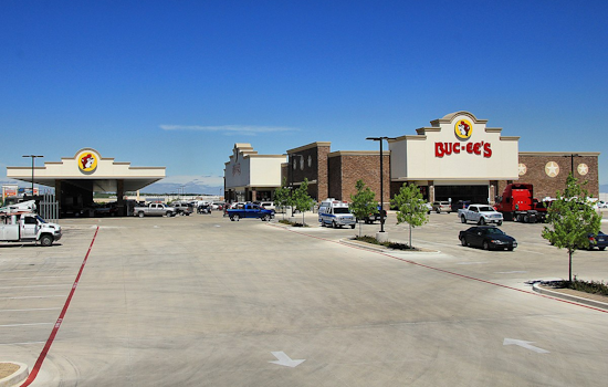 Internet-Famous 'Service Duck' and Owner Receive Lifetime Ban from Buc-ee's in Tennessee