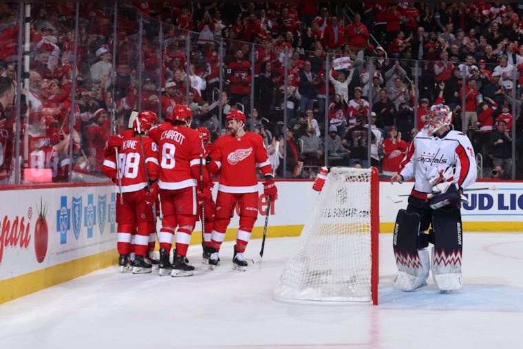 Islanders Thwart Red Wings' Streak with 5-3 Victory, Barzal Scores Deciding Goal
