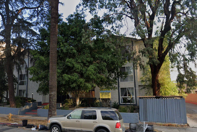 Los Angeles Fire Department Swiftly Extinguishes Fire at Van Nuys Apartment Complex