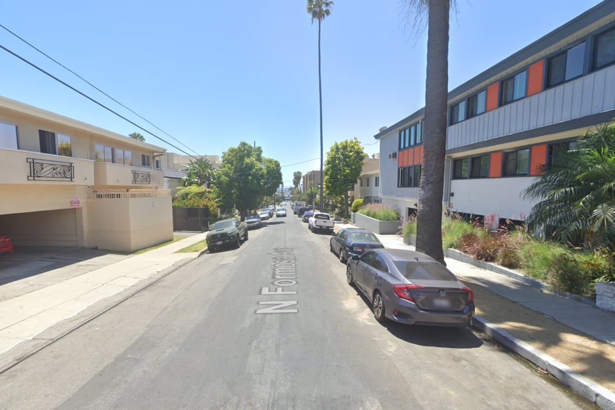 Los Angeles Firefighters Douse Hollywood Apartment Blaze in 22